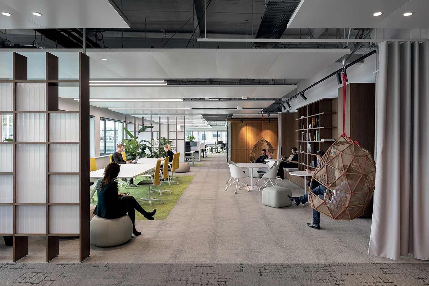 The Smart Office: How Smart Gadgets Are Transforming the Workplace